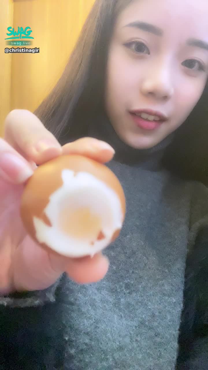  : 調皮的CC想試試看最新的吹吹⋯⋯⋯🥚🥚吹到臉都漲紅了 好害羞😳🤫