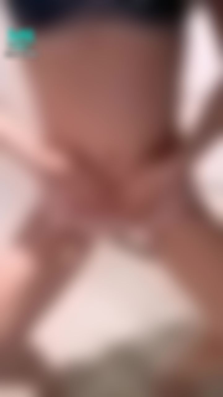  : 🔞淫女coco🔞M字腿慰撫小穴，好想要