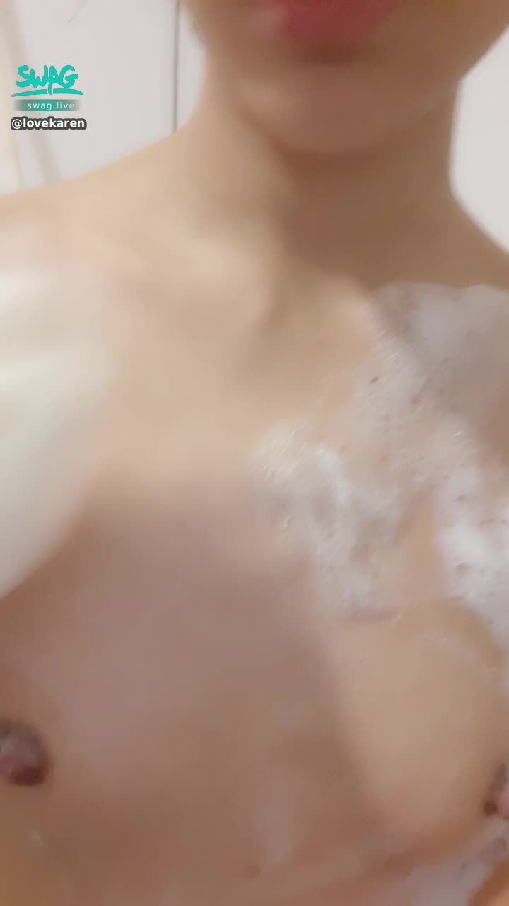  : *The first full nude bath - the senior helps the junior to wash it himself*
The tits on both sides of the school girl are so hard
Close-up nipple selfie 🤤