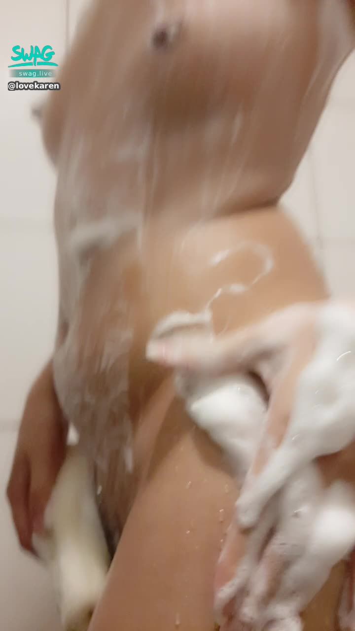  : *First full nude bath - candid camera and peeking perspective*
From the nipple to the butt, wash the pussy at the end~
A movie is very satisfying ❤