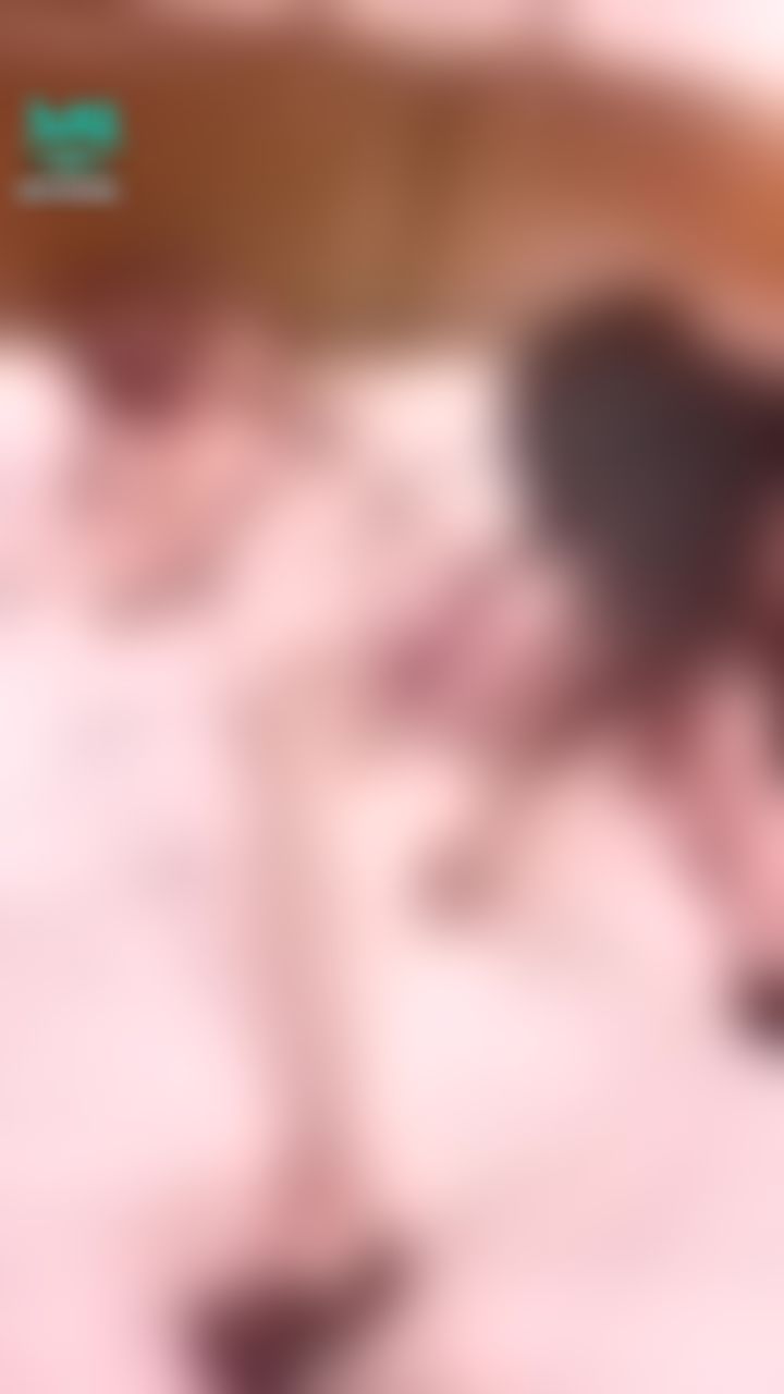 ninibaby : 你看閨蜜怎麼玩我小穴🙈太害羞了‼️你們自己看❤️