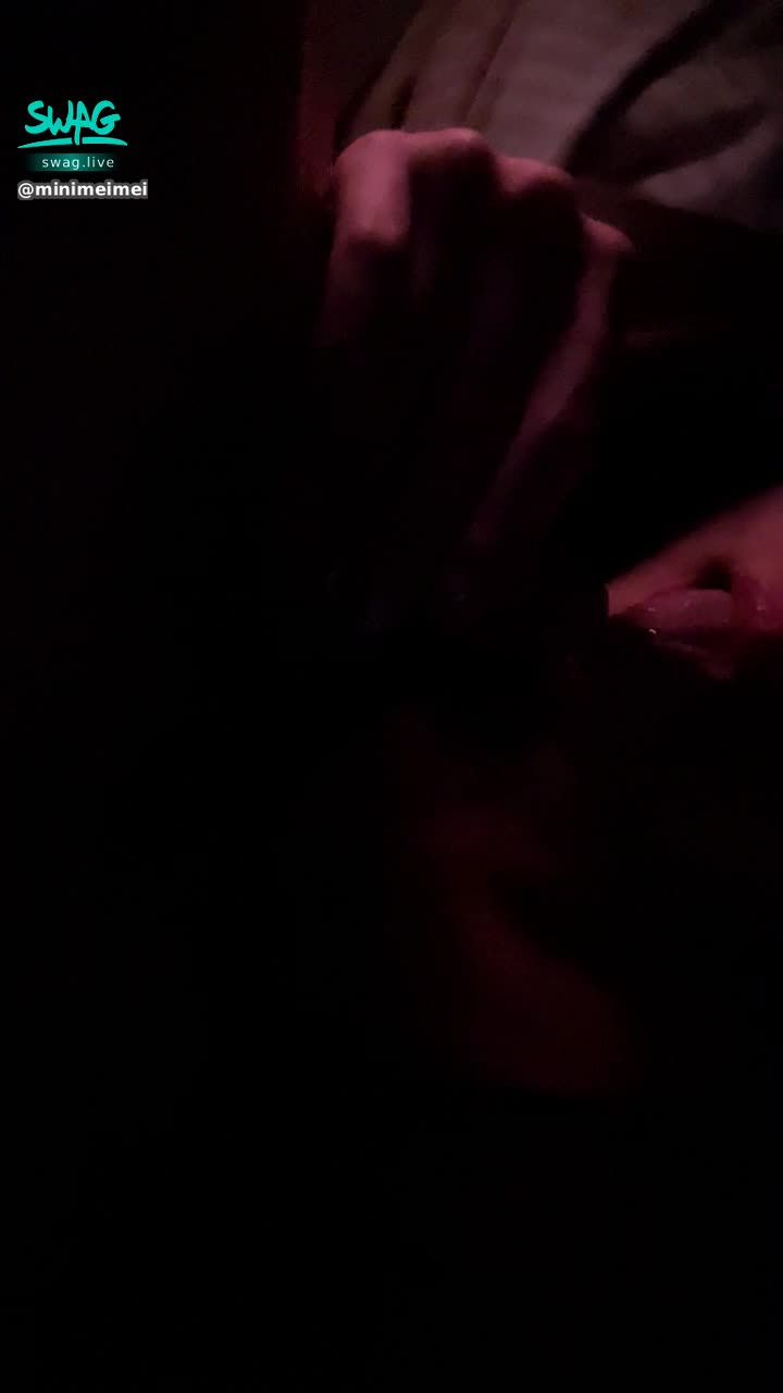 m********i : 想被你的硬肉棒抽插