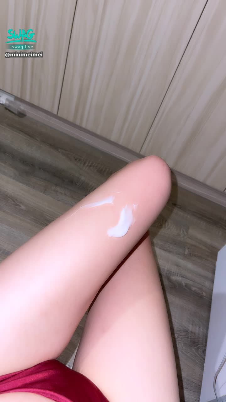 m********i : 洗完捧澎要記得抹乳液🧴
皮膚才不費太乾燥喲😘