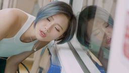 miohot : 編輯推薦:#SWAG捷運系列 #官方Top100影片
活動結束後粉絲陪我搭捷運回家,酒後意識不清,半睡半醒間被粉絲摸腿意淫,一開始粉絲還不敢太超過,但我讓粉絲越來越興奮
粉絲抓著我的手撫摸自己的肉棒直接不管捷運監視器脫下褲子叫我吃起肉棒,沒有反抗反而吃的很起勁!最後粉絲慾望大開直接在車廂內用肉棒塞進我的淫穴開始各種體位大戰!!
最後在捷運車廂內被粉絲中出,用新鮮的精液填滿身體❤️ #miohot #米歐 #mio #swag米歐