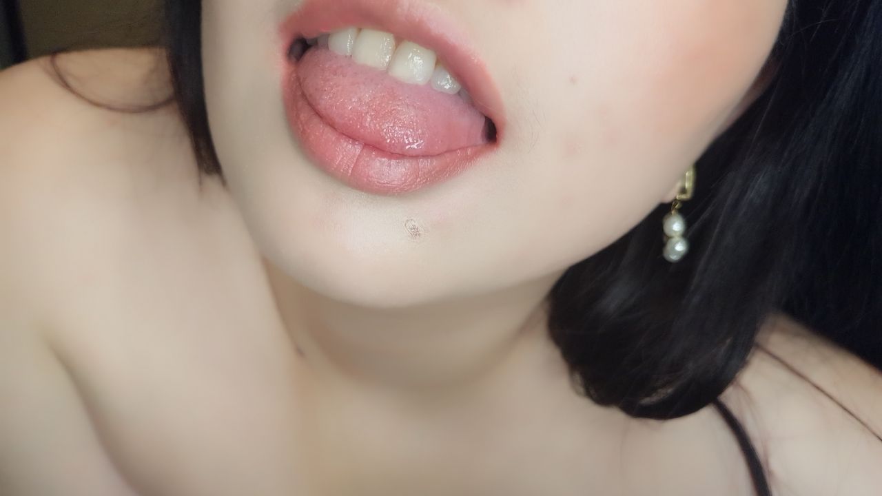  : 💋小貓第一次脫下網衣💋玩弄胸部大奶H乳給你看👀