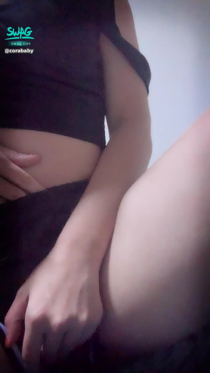 corababy : 🌊 getting shot 🌊 legs wide open 😈 I want to lick your pussy with your tongue 💦 Moisturize you with my honey 😳😳 I can't help but taste my own taste 🤫🤫