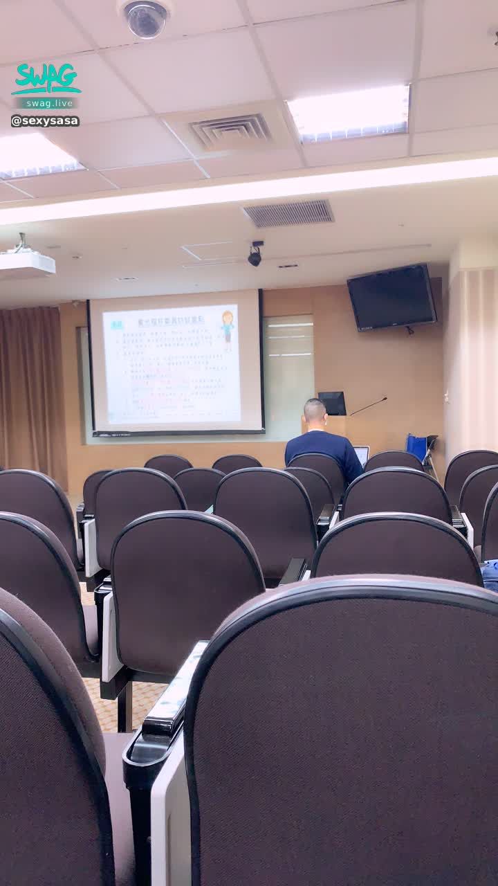  : 放假還要來上課😫