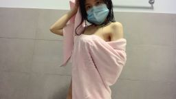 lizbaby : 女生除了洗澡,光是洗頭都已經是件麻煩的事情,護理頭髮時更是要等待兩至三分鐘才能清洗,在這等待的時間裡就先洗一洗我的下體...
