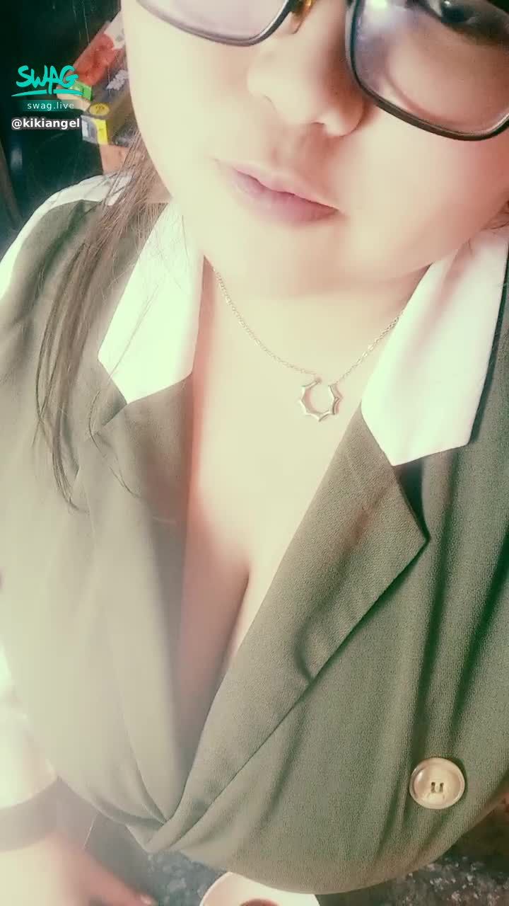  : 👗小嬌妻👗玩雞蛋...大奶才撐的起來溝溝給它滾來滾去🌀🌀
哎呀~有沒有寶貝想吃虞兒親手煮的飯呀😋
我沒有玩食物🥺