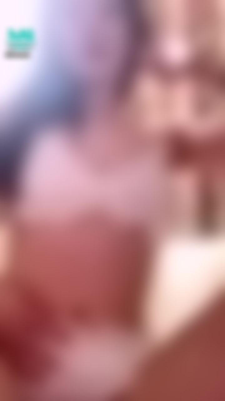 funnyg : 🏠偷偷在媽媽房間裏🙈色色的M字腿露雪乳💕