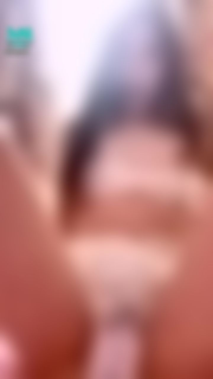 funnyg : 🏠偷偷在媽媽房間裏🙈M字腿隔著內褲摸摸，已經感覺濕了💕