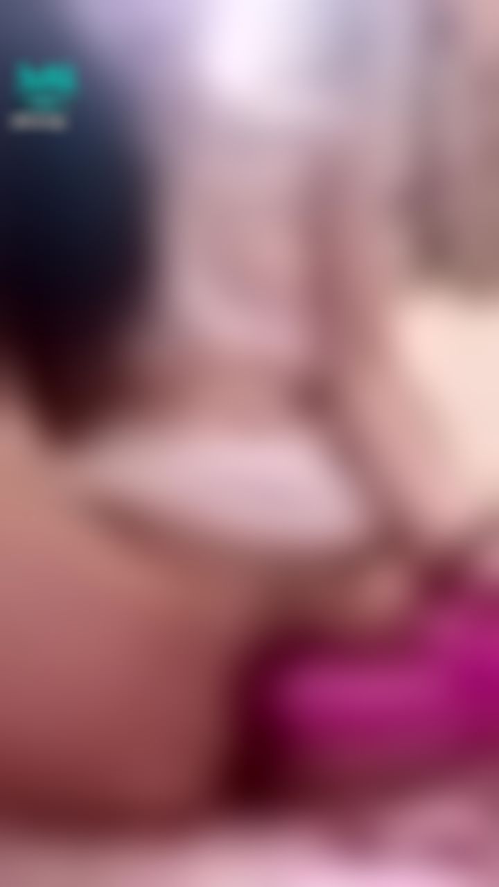funnyg : 🏠偷偷在媽媽房間裏🙈想要更多💕⋯需要大龜頭棒棒幫我💕