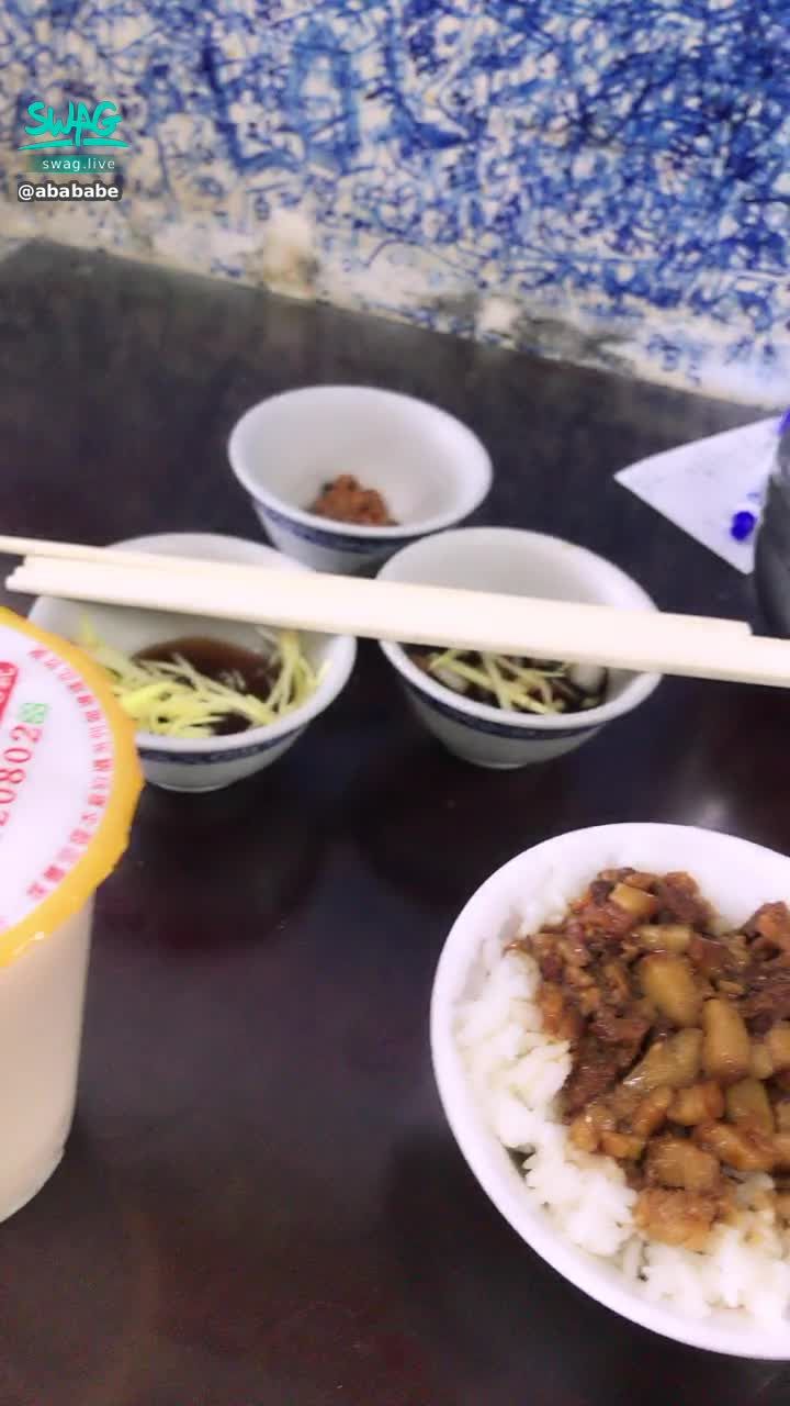  : 食記🌈放飯囉，台南必吃牛肉湯😋排隊排了好久，絕對要怒吃一番