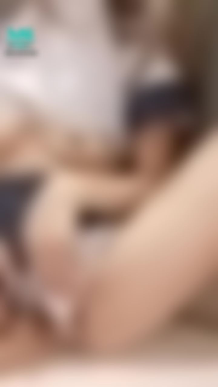 l*******n : *自慰系列*
摩擦豆豆好舒服 好濕
小穴的分泌物都流出來了
有看到嗎！白色黏黏的東西🥺
想要被塞了…
