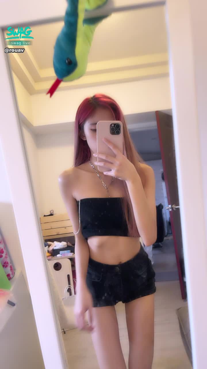 r***v : 穿這種衣服脫光真是方便⋯⋯😖😖😖😖