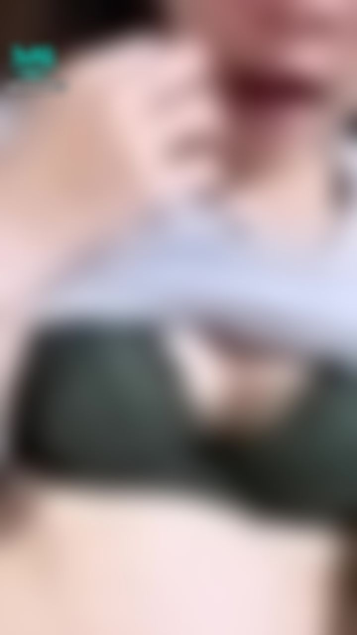  : 露半臉玩奶頭 🆕新2/26浴室實戰長片發布囉，還被表哥抱到台子上抽插😳