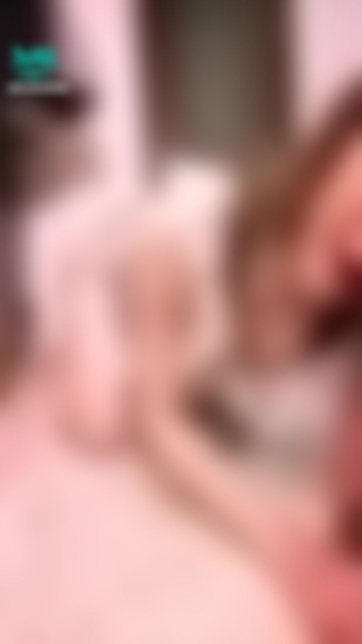  : 露臉滿秒❤️這麼辣的女僕擦地板有看過嗎😍那個翹臀這樣看會受不了啦🆘