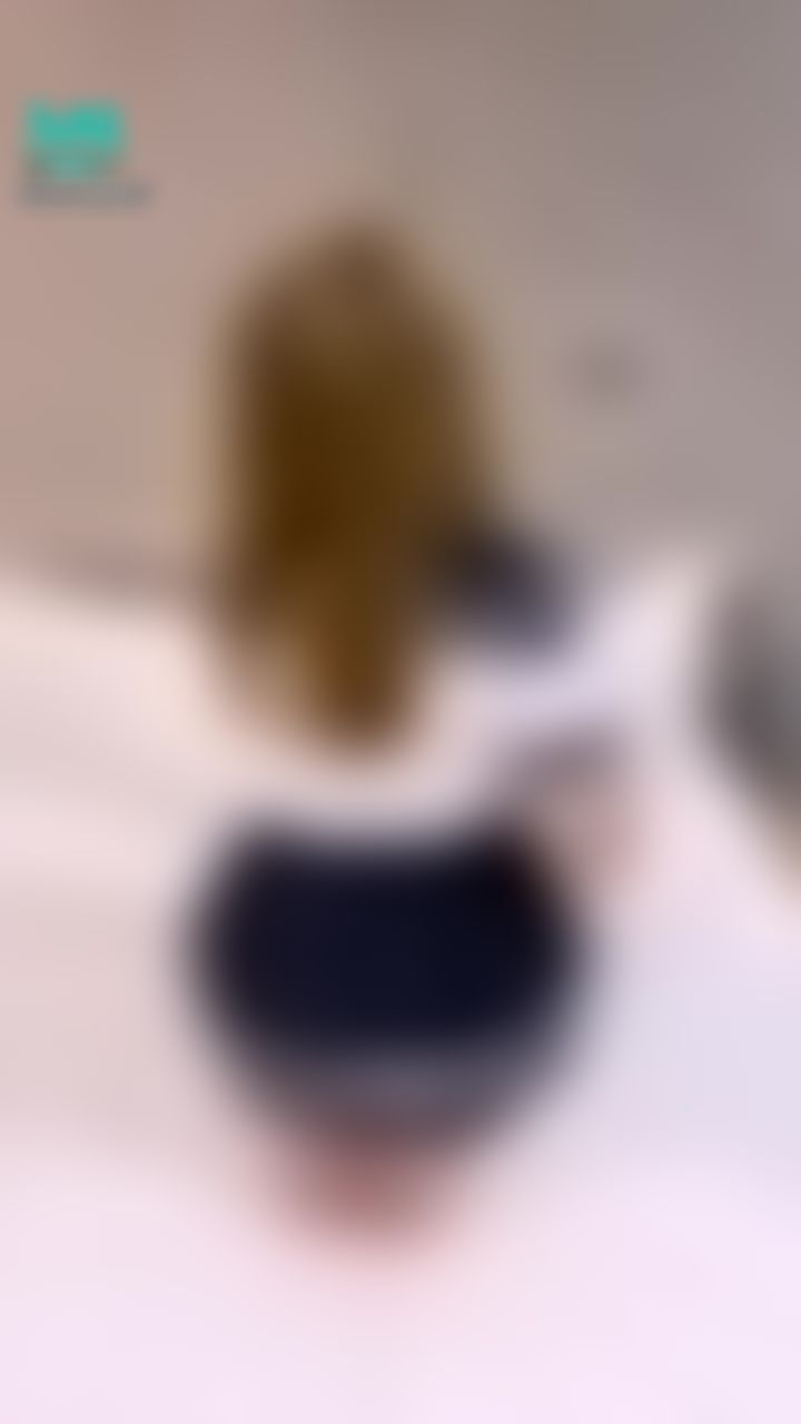  : ✨淫蕩學妹✨跟著音樂扭動身體，想要你這樣撫摸我全身，在從後面拉起裙子插入之前當然要先檢查一下

褲褲後面那個色情的洞，功能是什麼呢☺️☺️☺️人家不知道你來告訴我～～