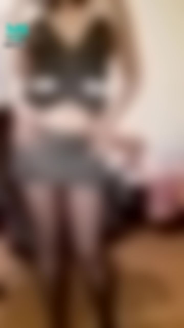 : 哥哥妹妹當你的服務生來一段舞蹈。💕😘
喜歡我這身制👗嗎？🤣