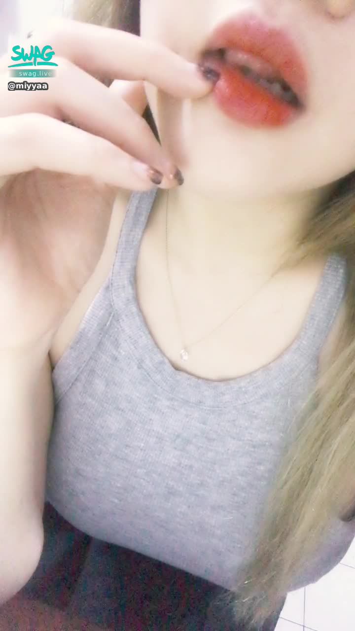 miyyaa : 有唇控嘛 💋👅💋👅