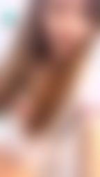 l******h : 🔥淫蕩小護士🔥 腿開開坐在醫生旁邊,今天沒穿內褲就來上班,醫生會不會注意到我的粉紅穴為他掰開了呢🔞💥👀