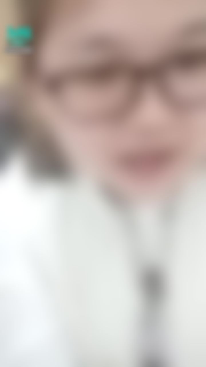 k*******l : 🔓主播說話日🔓直播要穿的衣服是哪一件呢？
