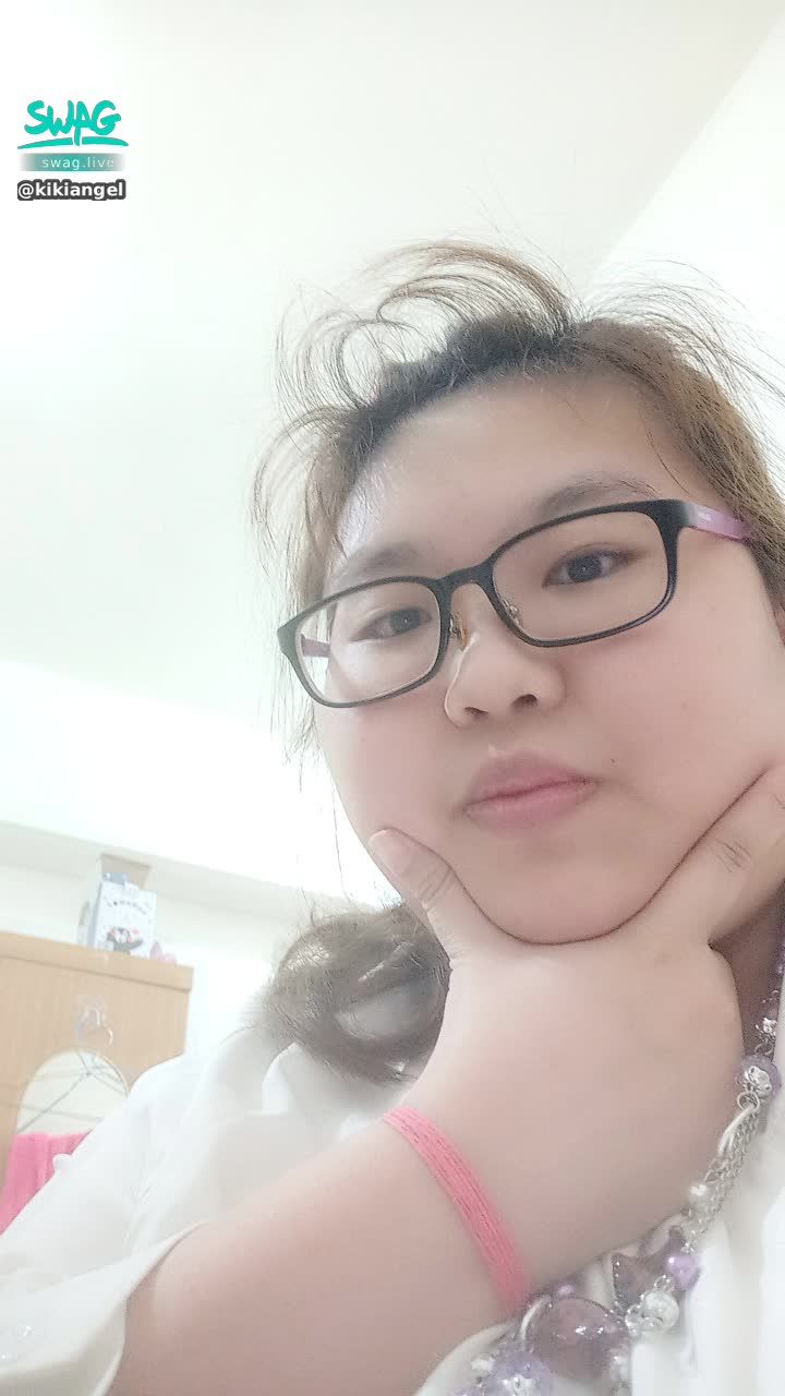  : 這個翹毛，彎彎曲曲，像極了愛情♥️

情人節活動~~
通關密語“像極了愛情”可以獲得主播情人節版的私藏片片耶！
哇哈哈活動只到3/14要看要快！！！

另外我的原味內衣也有限量贈送呦😘
直刷“珍珠項鍊”就可以獲得一件~加一支口紅可以客製化內衣（例如：希望主播穿著打球之類的）！
參加隨即附送兩部片片~喜歡大奶的你不要錯過啦😘😘

✨通關密語活動✨
新粉私訊“我是新粉”拿一部福利片片呀！
舊粉送一支口紅有兩部片片的呦~！

😃每項福利每人限領一次😃
😃活動到3月底的呀！😃