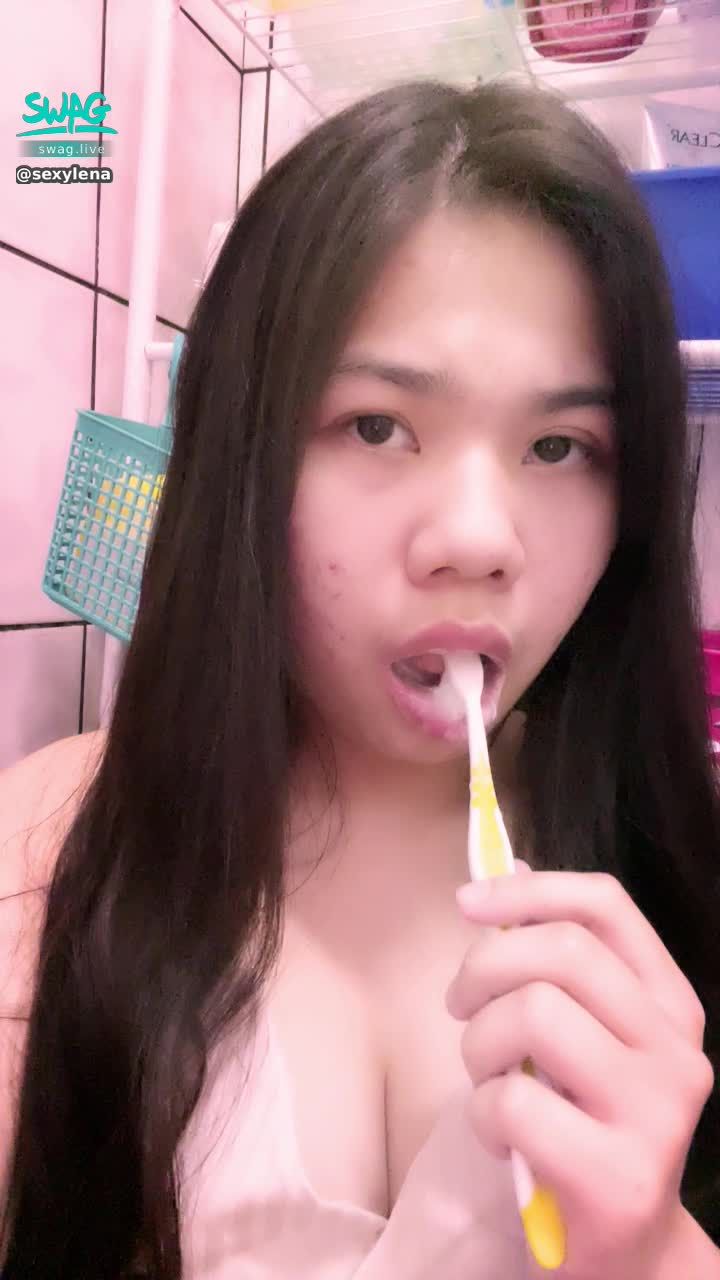 s******a : ❤️情人專屬❤️寶貝的肉棒好長好硬🍌🍌好想含著寶貝的大肉棒睡覺😘寶貝..可以口爆我嗎 射滿滿在我嘴裡💦💦