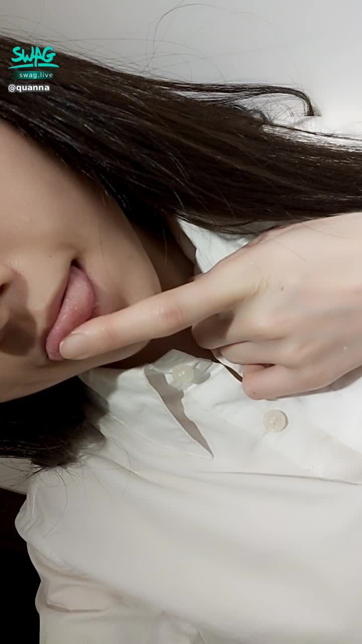 quanna : 🈵秒❣️學生妹❣️吸舔含💦櫻桃小嘴今晚當你🐥溫暖的家