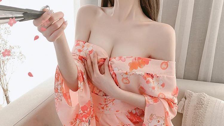 ladysosweet : Sakura Kimono 🌸 Horny girl 💦