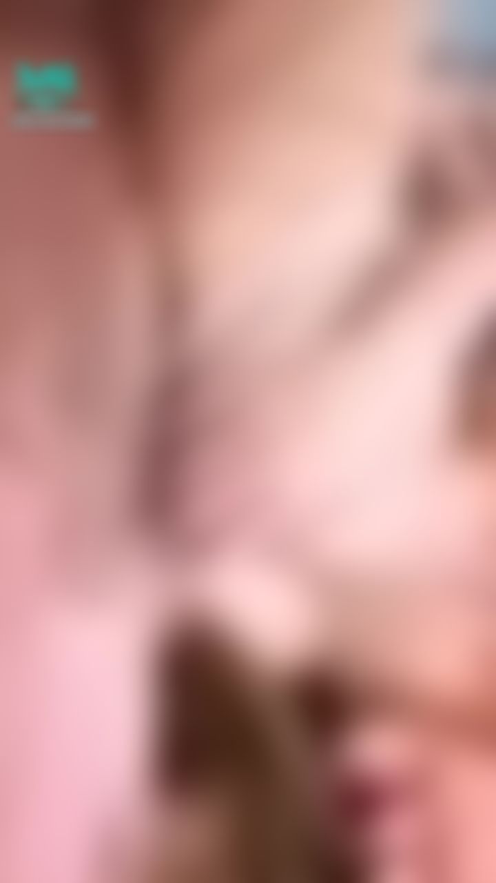 bonbonbabe : 露臉❤️躺在床上忍不住開始互摸 好飢渴呀💦💦第一次被這樣摸下面都濕了🆘