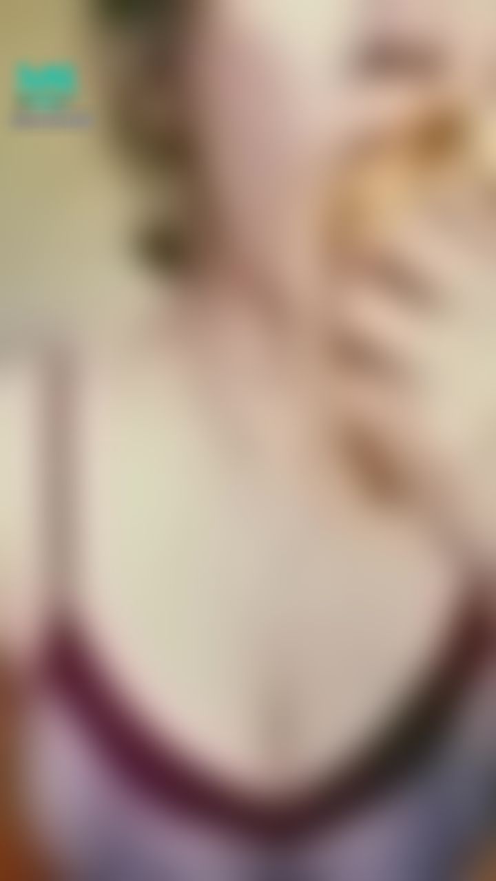  : 然後……把香蕉吃掉……嗯嗯嗯嗯好好吃～抱歉畫面好晃……