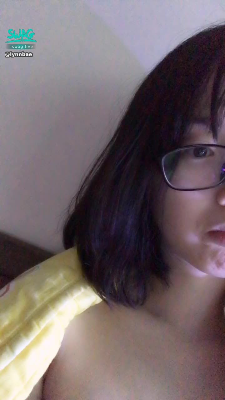 lynnbae : 我真的很容易在拍攝時咕嚕咕嚕叫噎😶