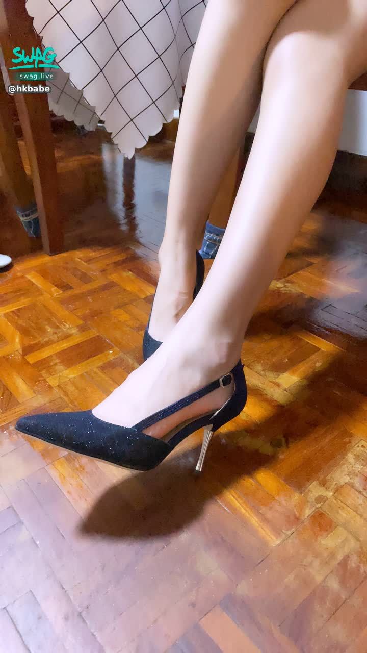 hkbabe : Any request, if the user doesn't come tonight, I will block him!! If you like high heels, come and brush tonight. ☺️