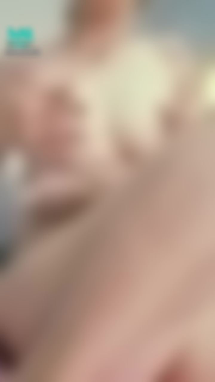  : 跳蛋太強……想要脫下上衣搓揉奶子都脫不好～一直抖動