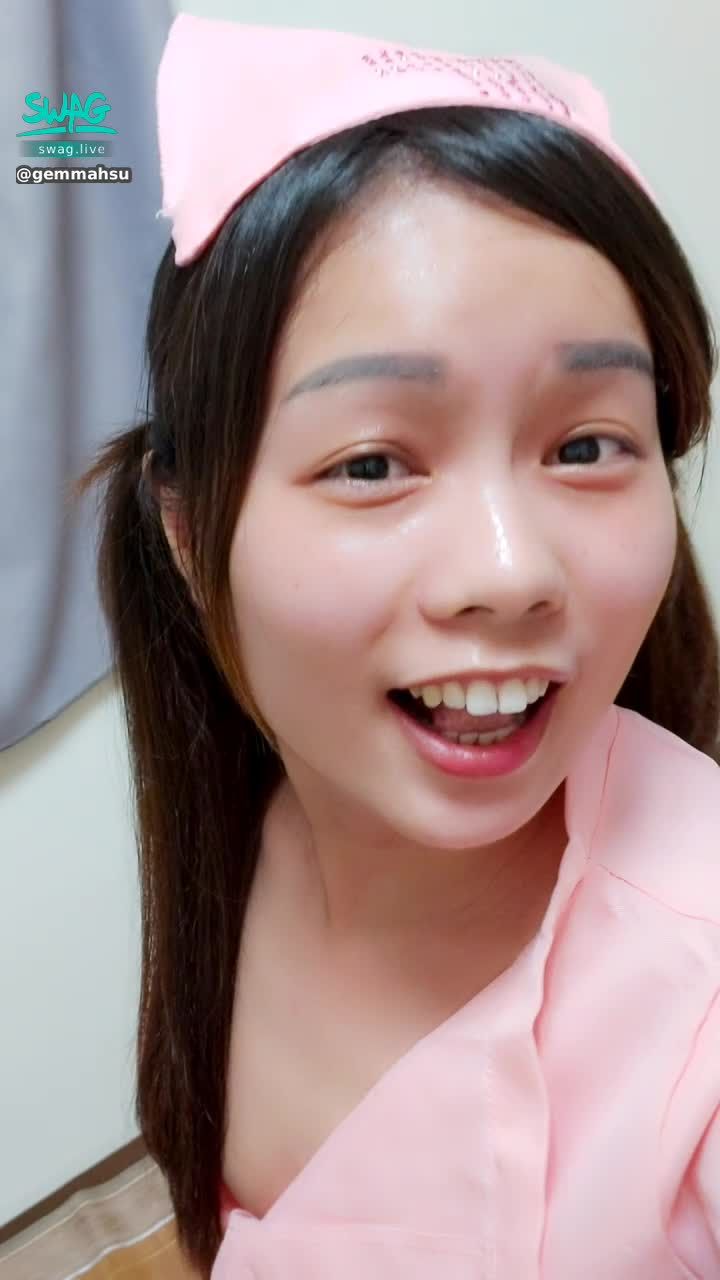 g******u : 哥哥的蘿莉小鹿🥰上線中～今天紅色絲襪💋