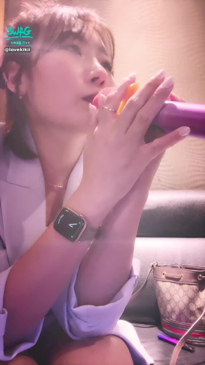 lovekikii : 這角度唱歌 也是滿...哈哈哈哈