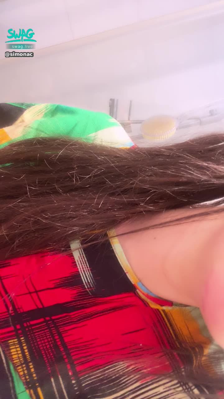 simonac : Gifts in the live room to send private videos to play with tits/gift= free videos live