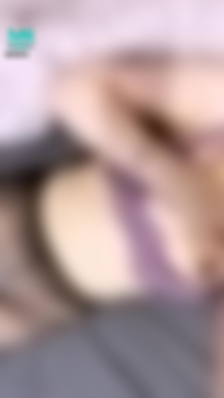  : 想不想看看白色的小褲褲的裡面😈
私訊我❤️