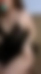 d********y : 露奶露暈💕
直接把睡衣肩帶拉掉
用手手揉著巨乳好淫蕩