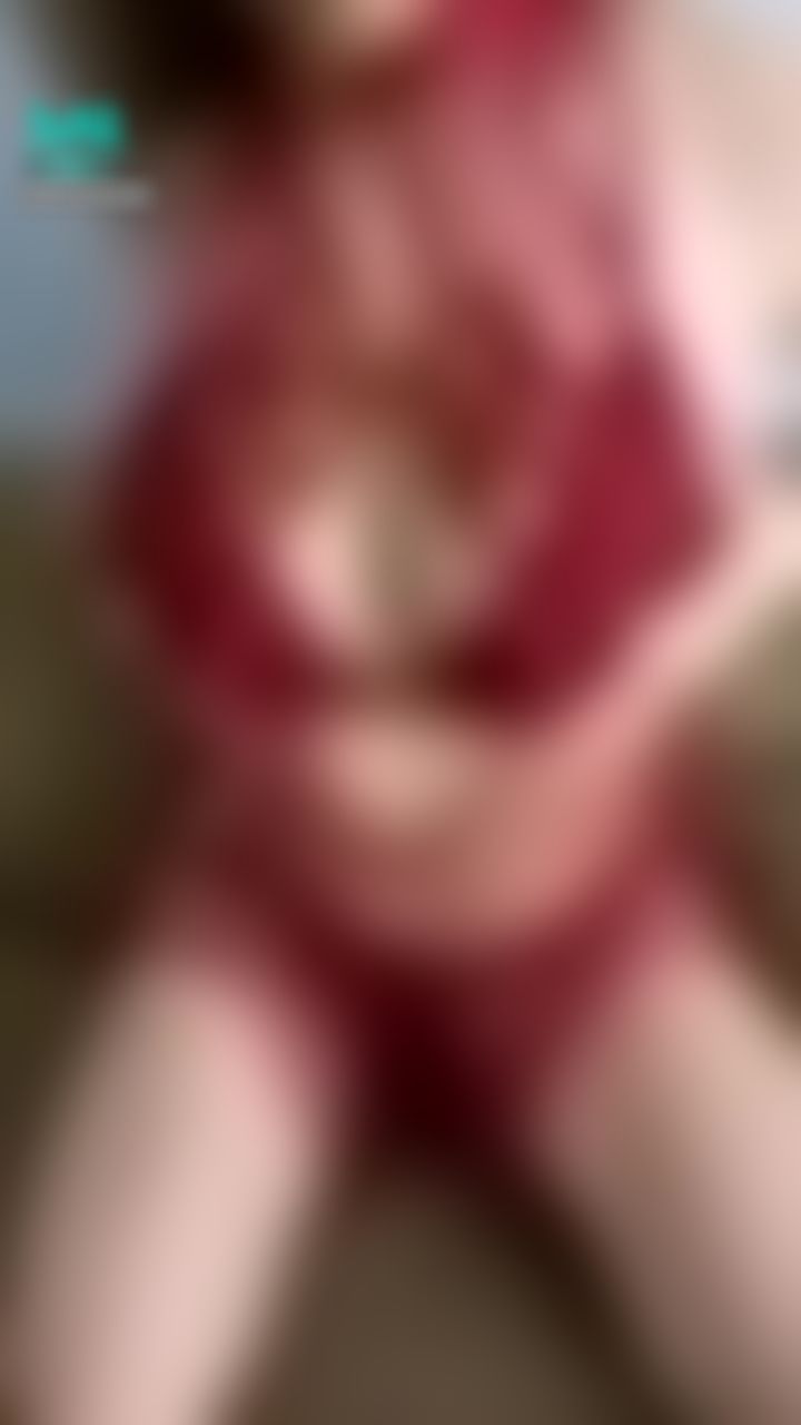 d********y : 露奶
這套情趣睡衣若隱若現也太誘人
女友穿這樣淫蕩的揉奶愛撫
你受得了嗎😝