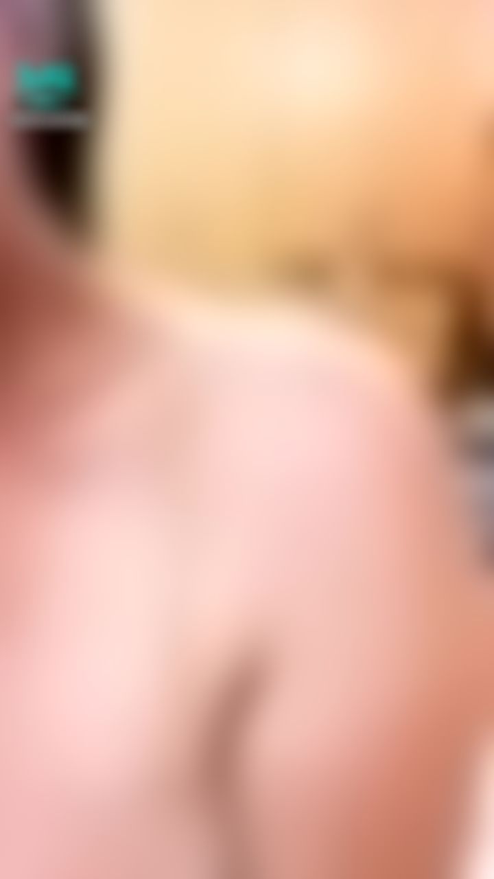  : 🧡全新雪乳寶寶-南希寶貝🧡  南希自己一個人在房間
猜猜我有沒有穿衣服🥰 猜對送小禮物🎁