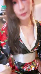 funnyg : ✨浴衣美姫の 淫蕩誘惑👘衣服好短、一蹲下內褲就露出了♥️♥️