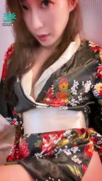 funnyg : ✨浴衣美姫の 淫蕩誘惑👘美女翹起二郎腿不小心露出小褲褲♥️♥️