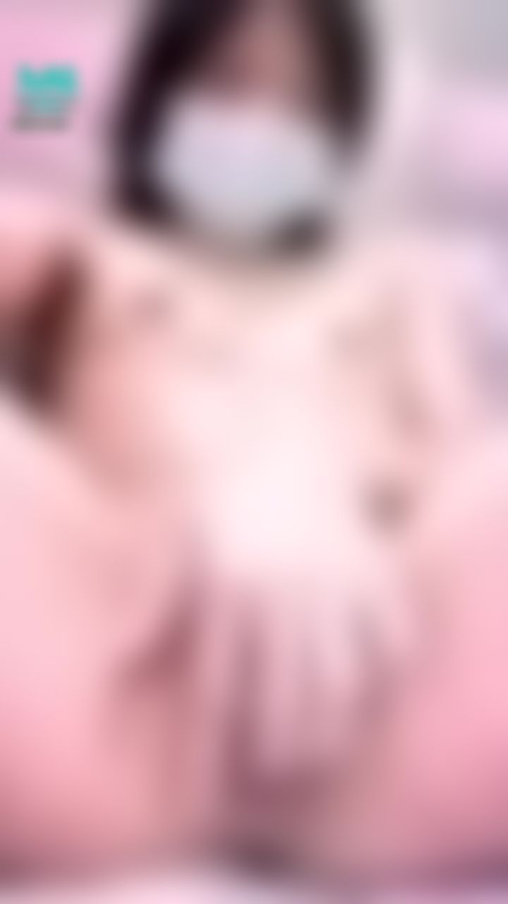 lizbaby : 喜歡看我將手指慢慢插入自己的穴穴裡扣穴邊發騷的樣子嗎？