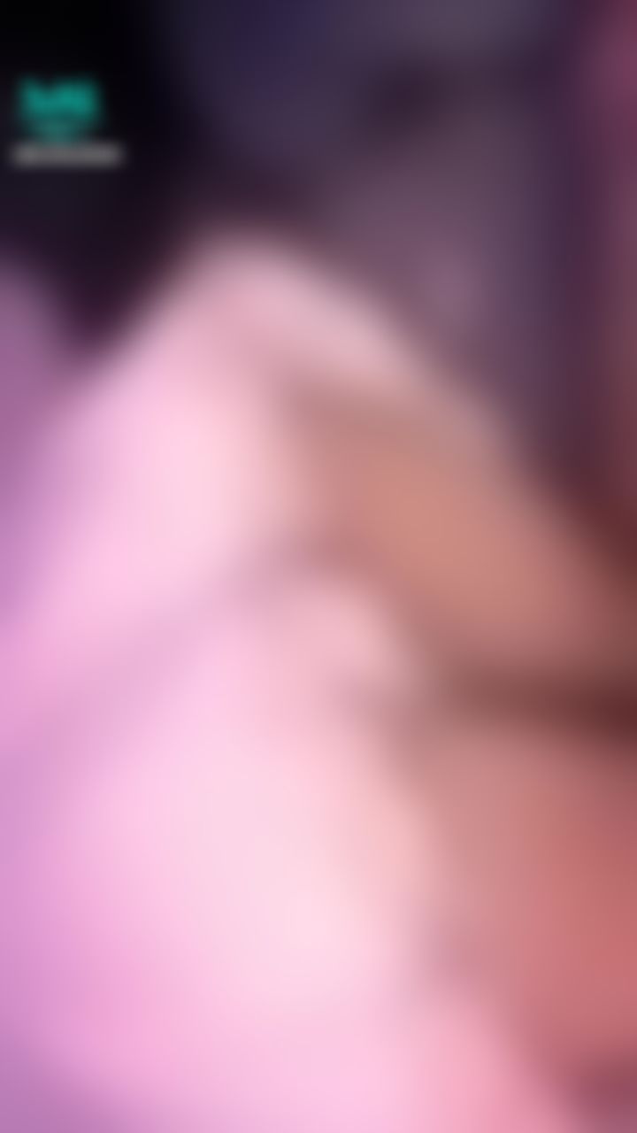  : 偷窺視角🆘小褲褲是半透明蕾絲的都被看光了啦🤭圓潤蜜桃看了好想拍下去🔥