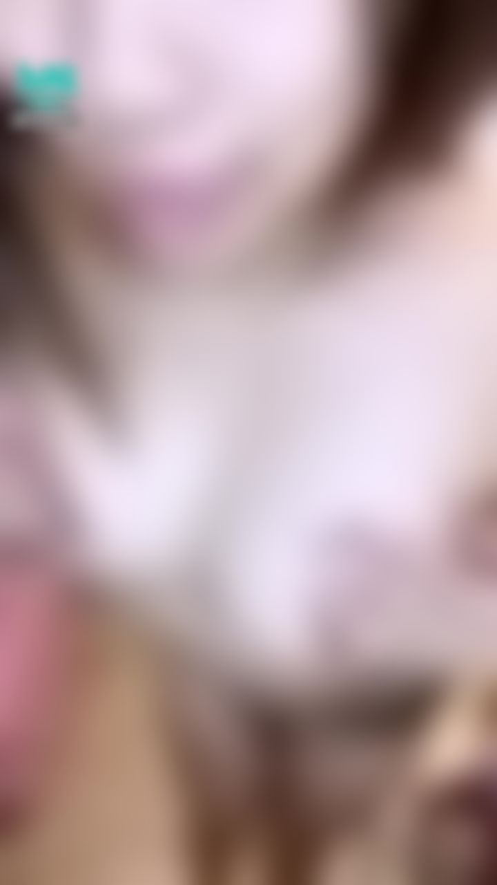  : 這樣穿在你面前跳騷舞是不是很想抓住我的腰從後面幹呢❤️