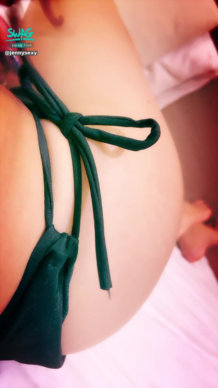  : Does my brother like the feeling of the rope being untied? 🍑🍑 (Look sideways first 👻