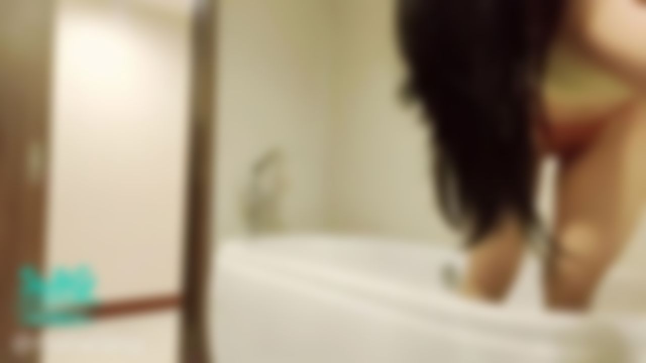 mahallany : want sex in the bath tub