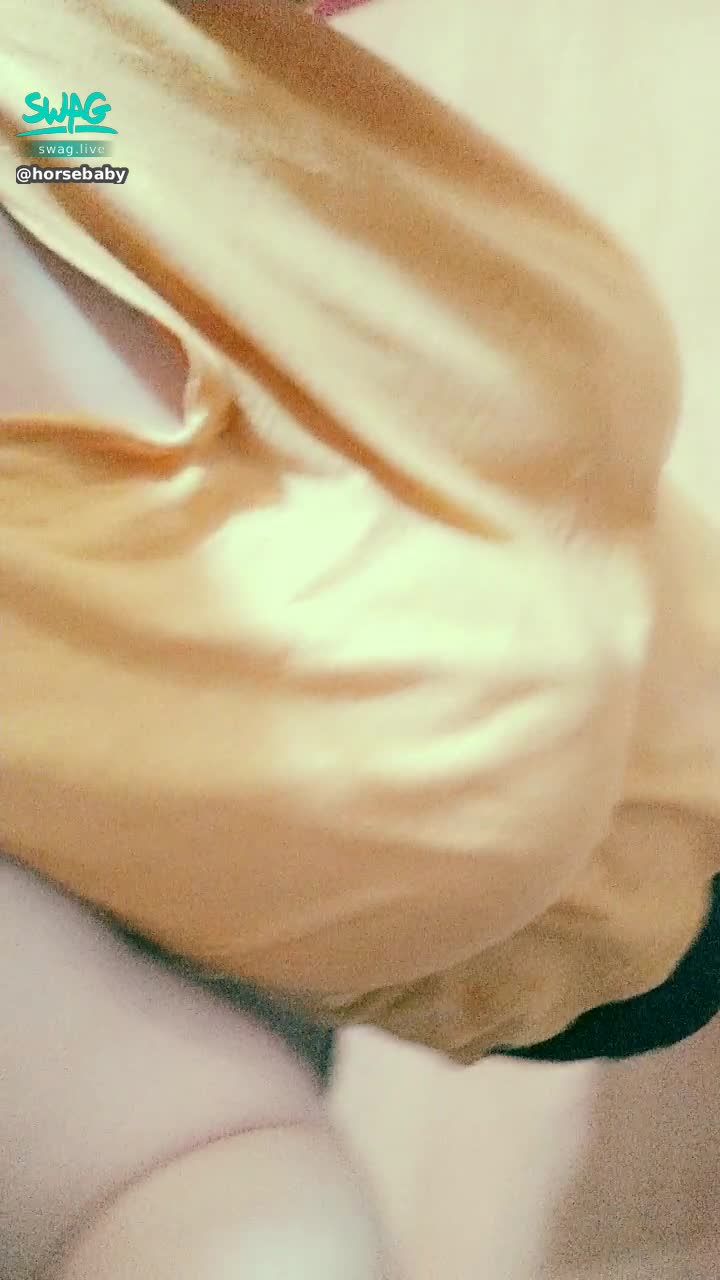  : 有哥哥問說🤔~大奶真的看不到腳趾ㄇ？
來~讓你見識🔎一下
我大奶🈵往下看的視角😲